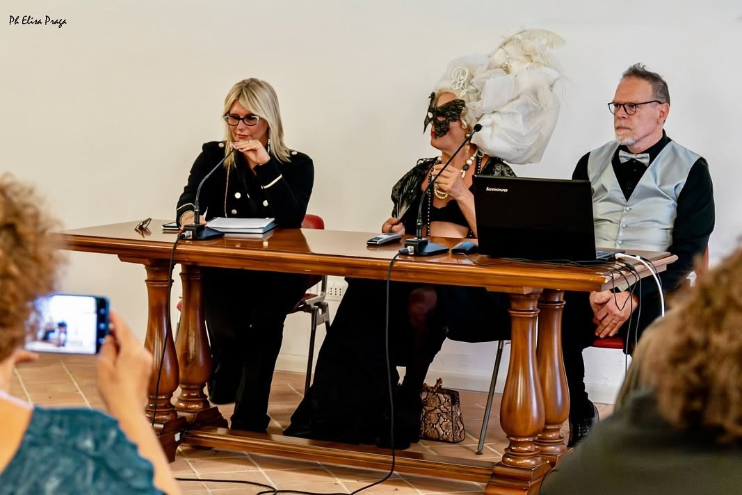 Arte come provocazione: momento 1 dell’inaugurazione alla Biennale di Senigallia