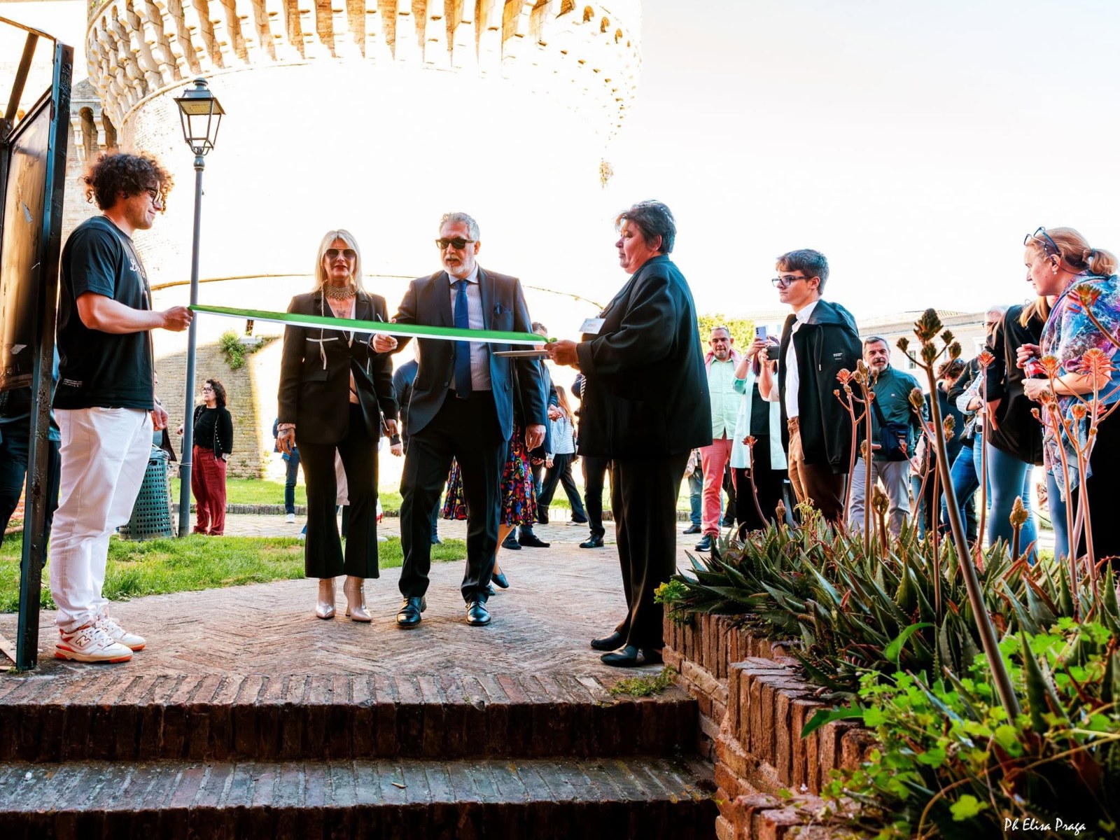 Momento dell’inaugurazione del terzo periodo della Biennale di Senigallia, 26 aprile 2025