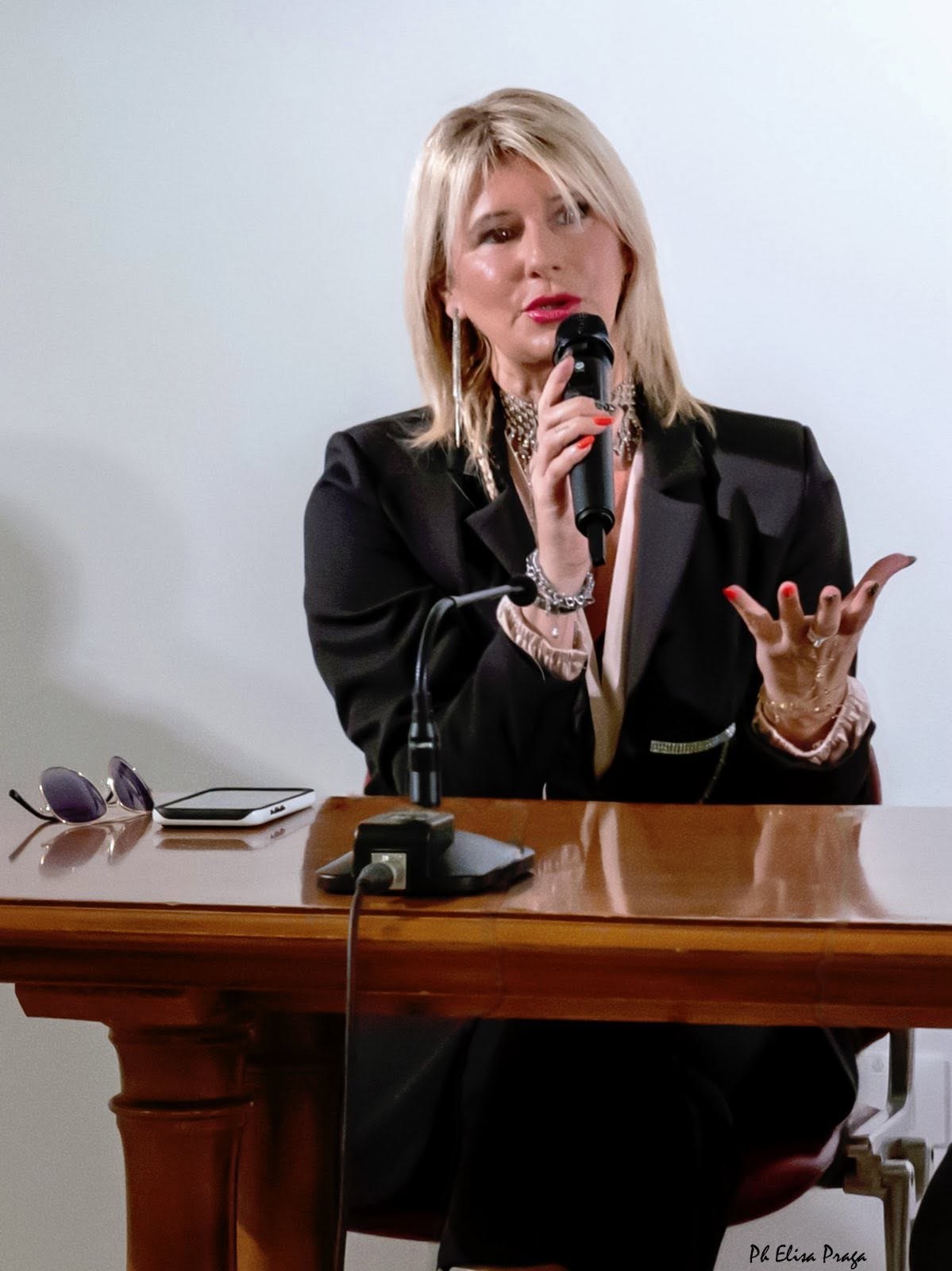 Momento dell’inaugurazione del terzo periodo della Biennale di Senigallia, 26 aprile 2025