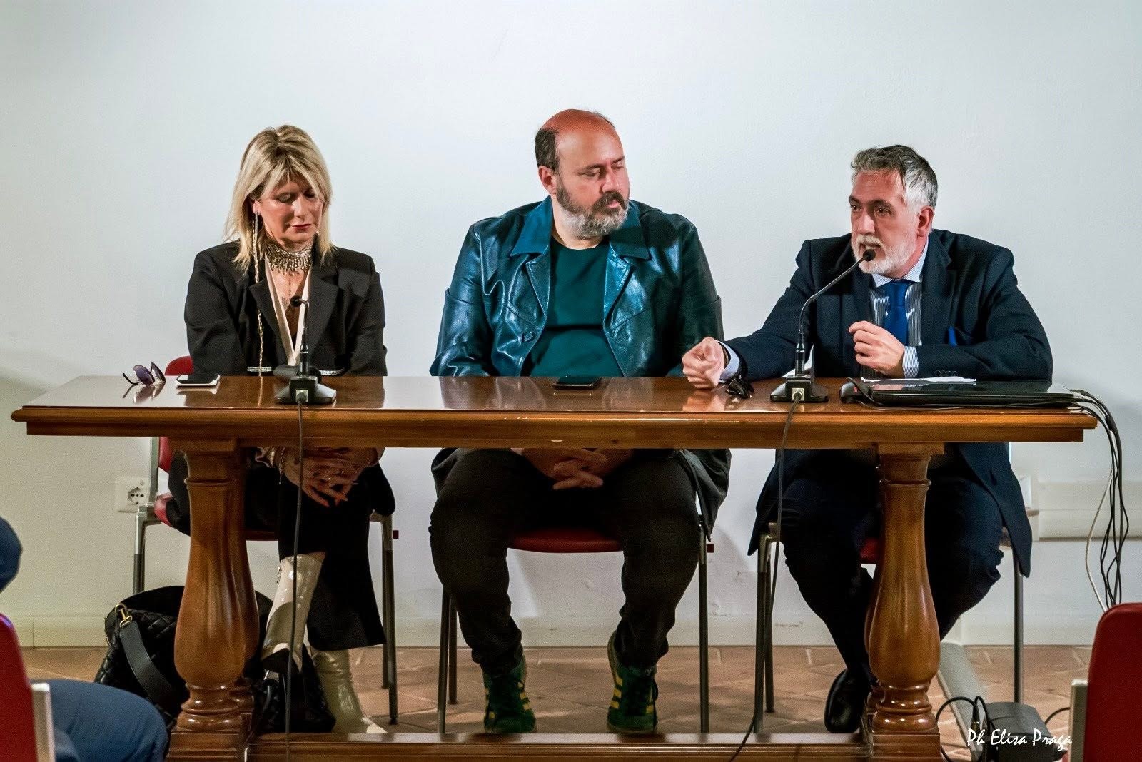 Momento dell’inaugurazione del terzo periodo della Biennale di Senigallia, 26 aprile 2025